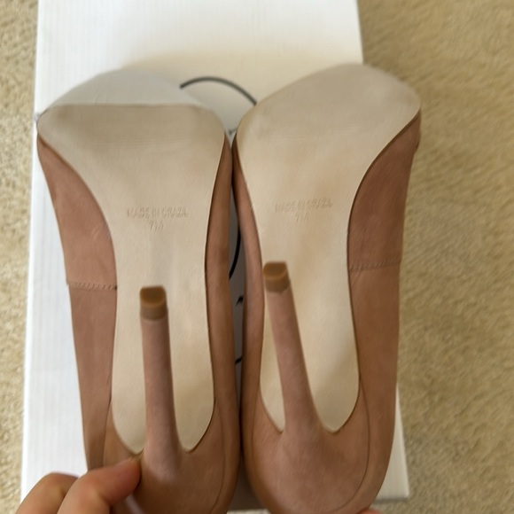 NWT Steve Madden Token Pumps in camel Nubuck. Size 7. - Picture 8 of 9